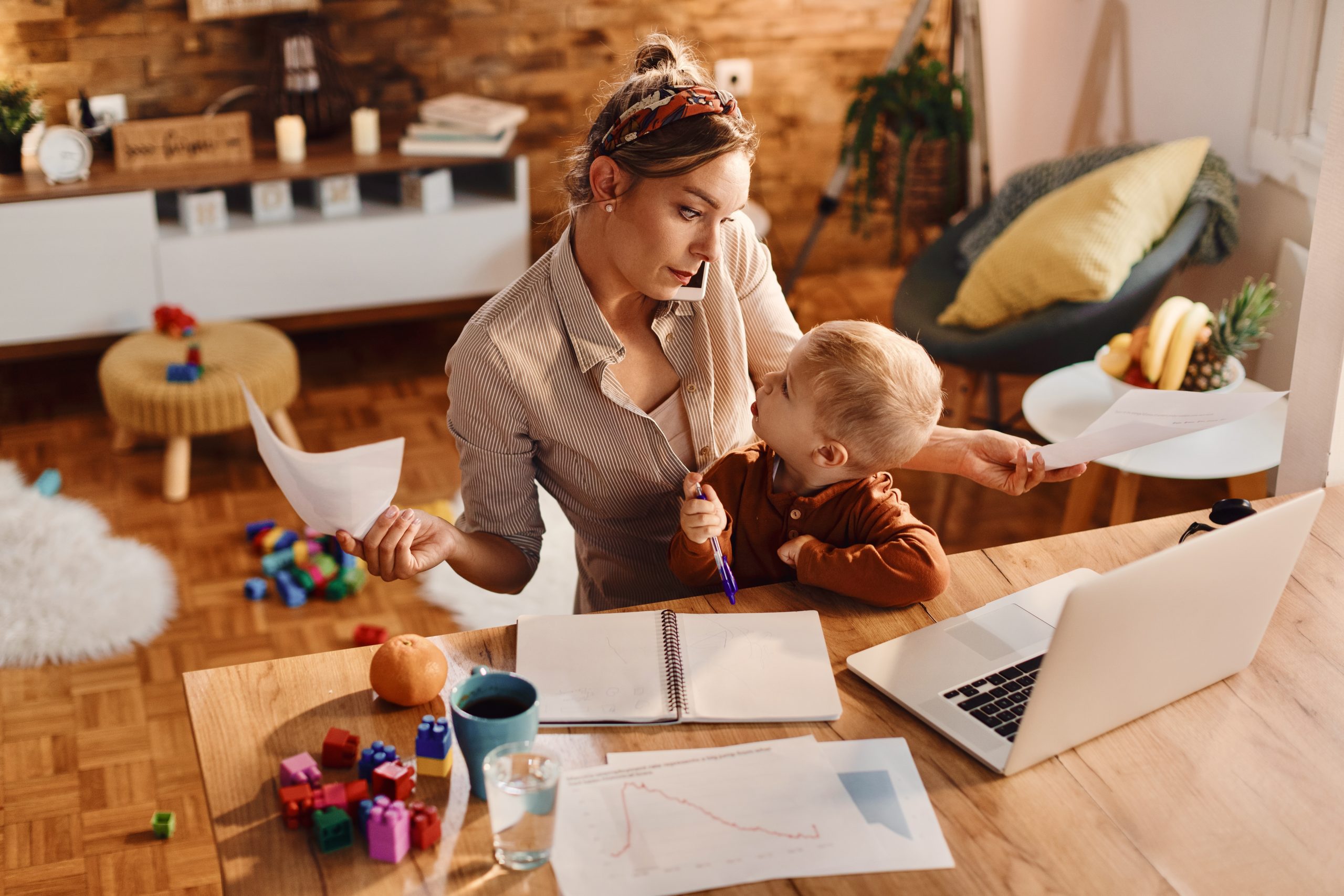 Madri al lavoro penalizzate da stereotipi e welfare